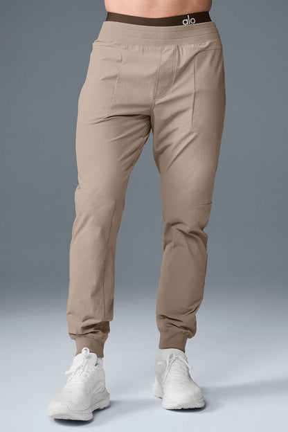 alo Men’s Co-Op Pant in Gravel - Medium
