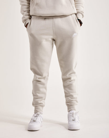Nike Club Fleece Joggers in Light Bone/White - Medium