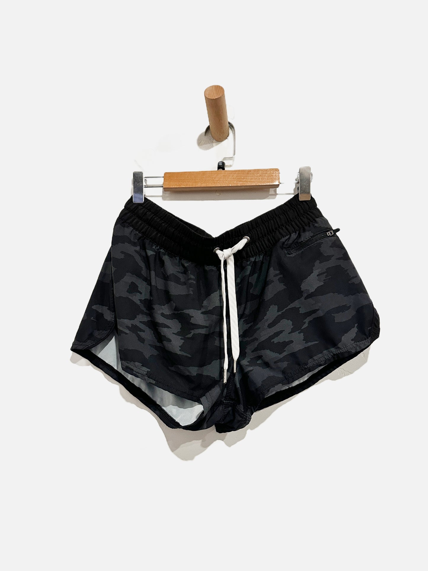 Vuori Clementine Camo Shorts - Small