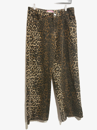 Edikted Leopard Printed Low Rise Baggy Jeans - Medium