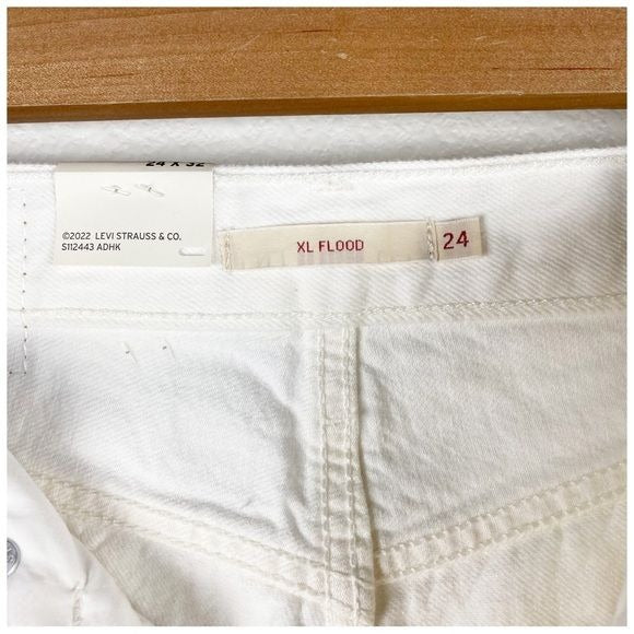 Levi’s XL Flood Jeans in It’s Ecru Time Size 24