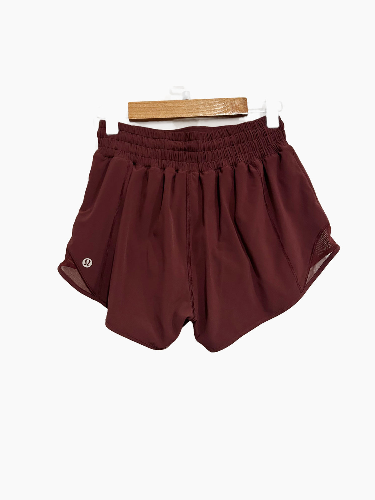 Lululemon Hotty Hot Short High-Rise 2.5" in Cassis - 2