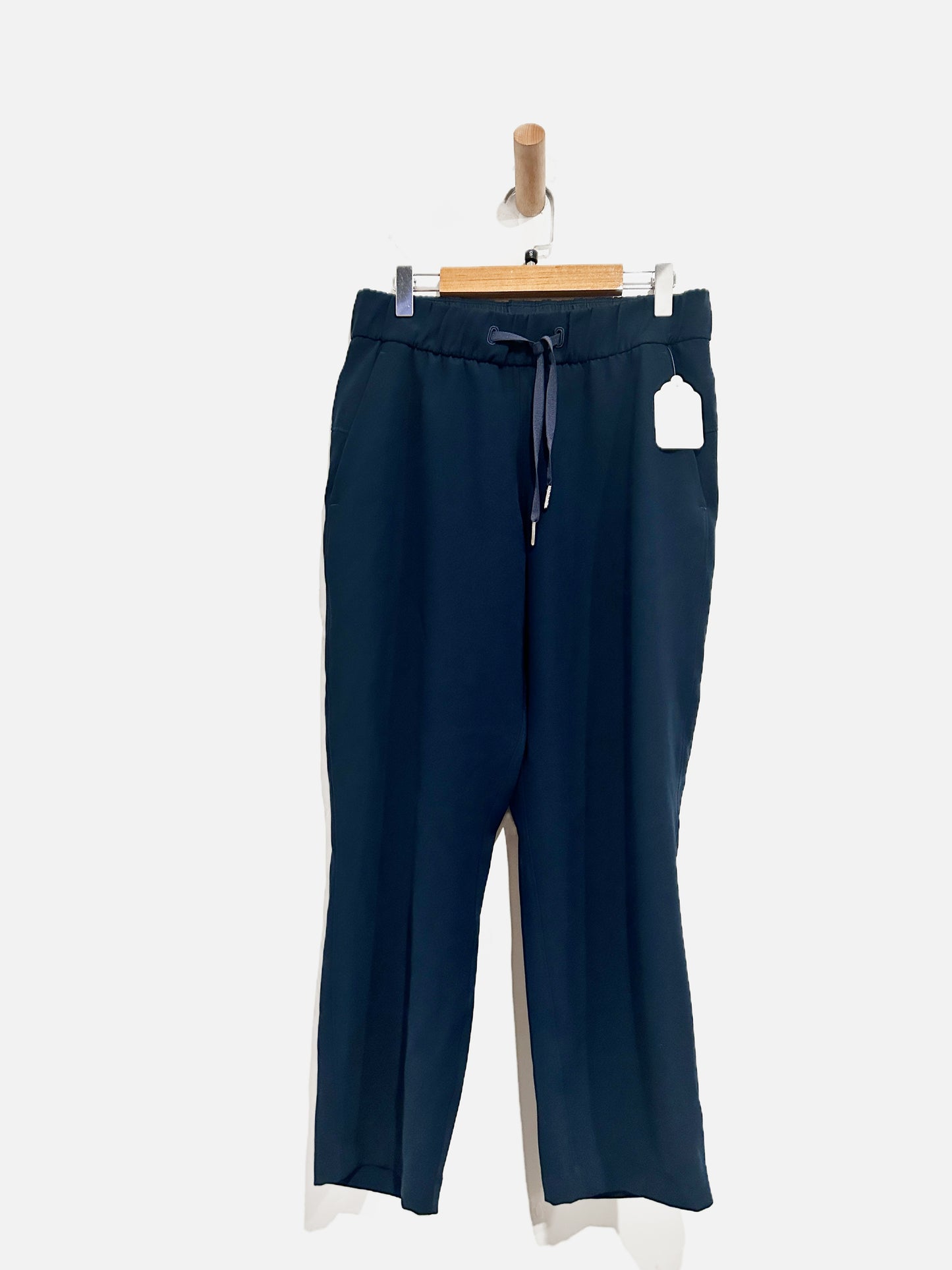 Lululemon On The Fly Crop *Woven 23"
In True Navy - 4