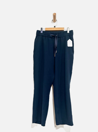 Lululemon On The Fly Crop *Woven 23"
In True Navy - 4