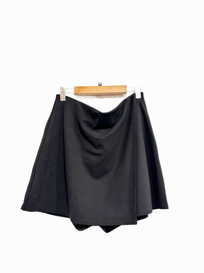 American Eagle Black Mini Skort - Medium