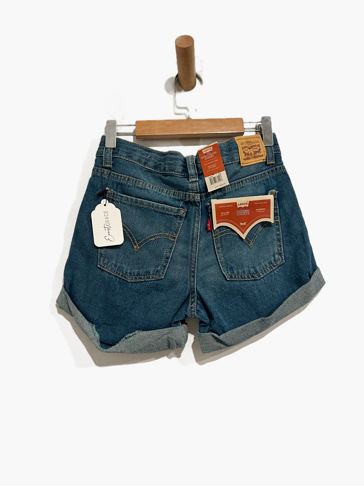 Levi's NWT Medium Wash Girlfriend Shorts - 10