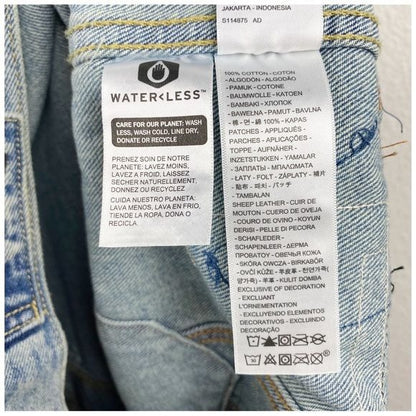 Levi's NWT Vintage Fit Relaxed Trucker Jacket With Patches Size Small