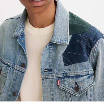 Levi's NWT Vintage Fit Relaxed Trucker Jacket With Patches Size Small
