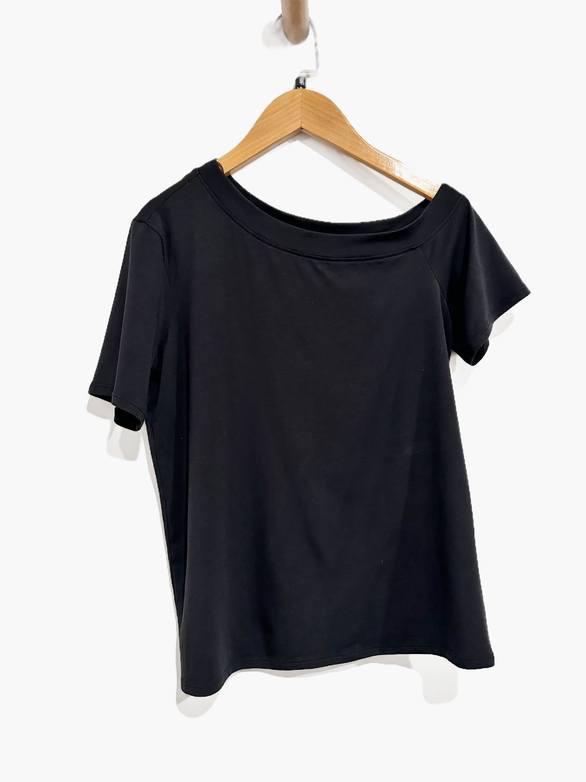 Lululemon Off The Shoulder Cotton T-Shirt in Black - Small