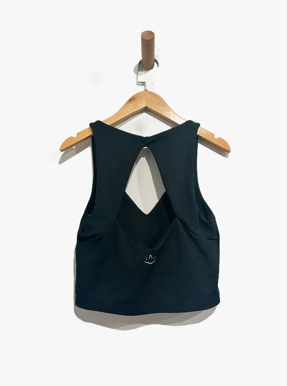 Beyond Yoga Heather Rib Fresh Cut Cropped Tank in Black