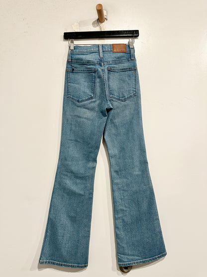 Madewell Retro Flare Jeans in Norwich Wash - 23