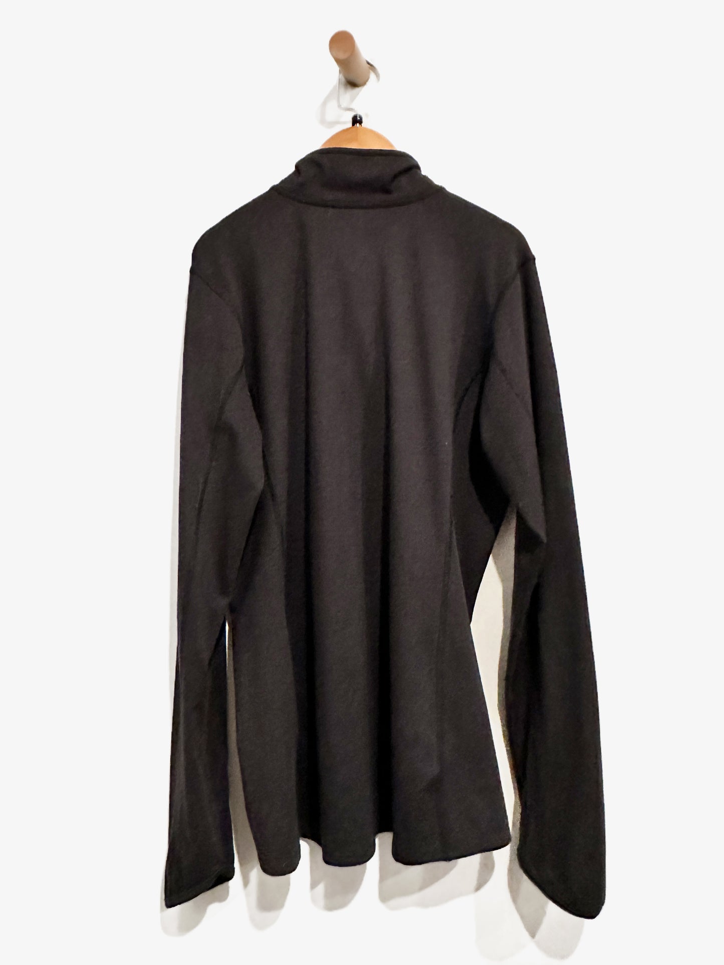 The North Face Motivation 1/4 Zip Pullover in Black - Large