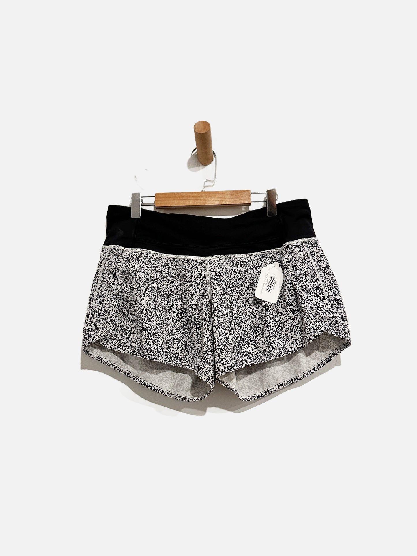 Lululemon Run Times Short (4-way
Stretch 4") in Ditsy Daisy White Black / Black - 6