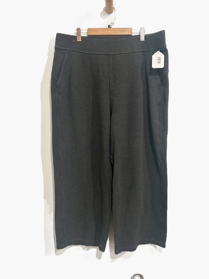 Lululemon Ribbed Straight Leg Super-High-Rise Crop 23" in Heathered Black - 14