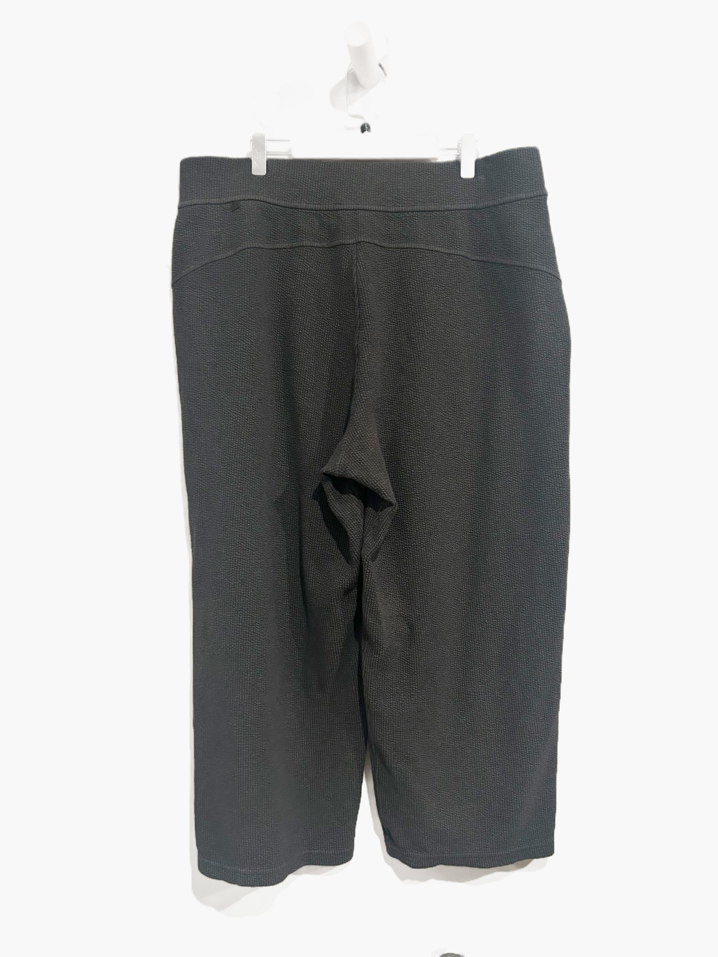 Lululemon Ribbed Straight Leg Super-High-Rise Crop 23" in Heathered Black - 14