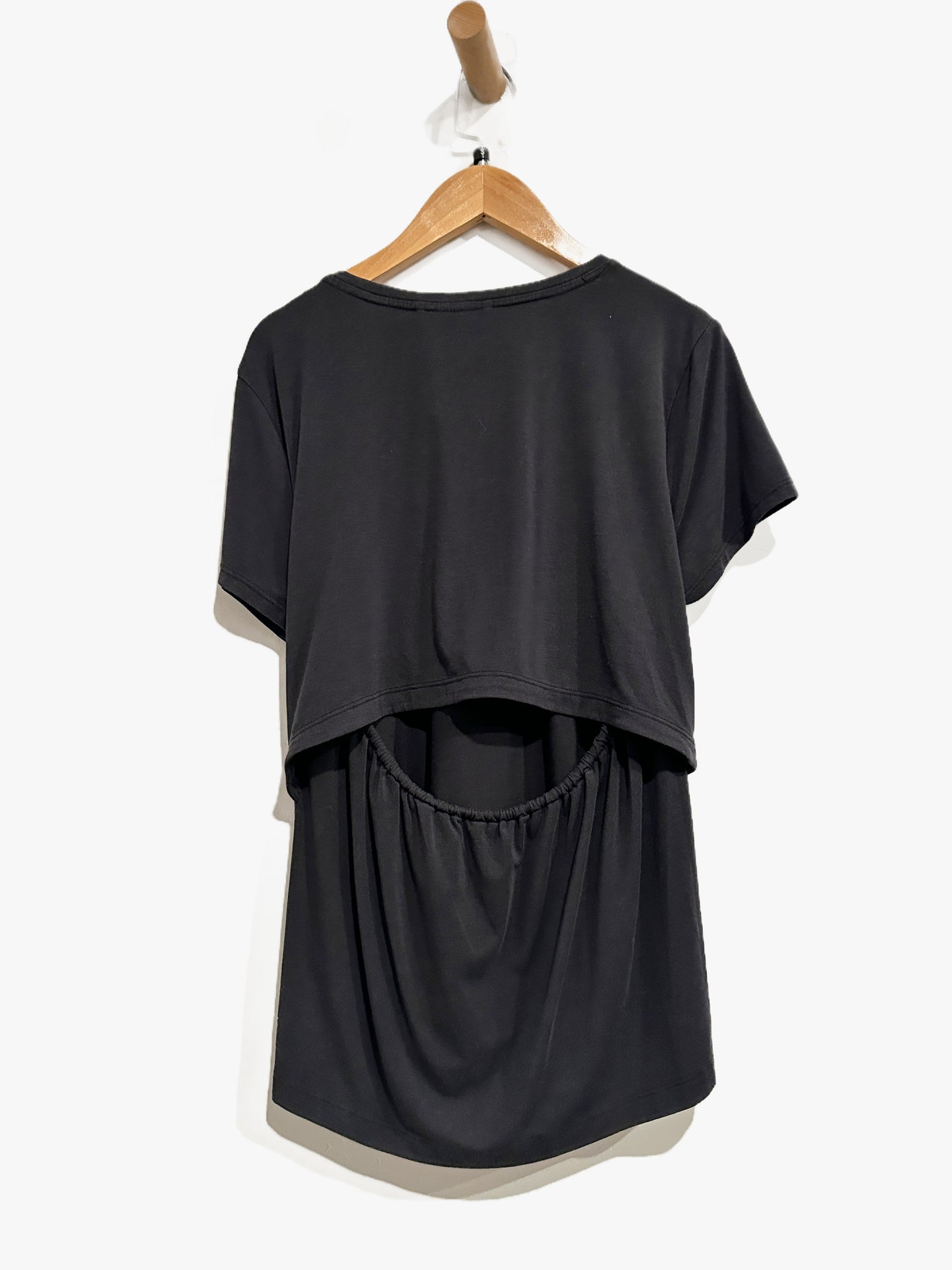 Athleta Air Out Cinch Tee in Black - Small