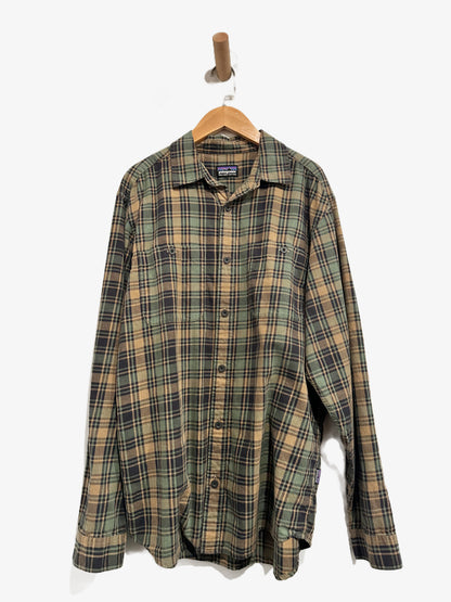 Patagonia Long Sleeved Pima Cotton Shirt in Campfire: Hemlock Green