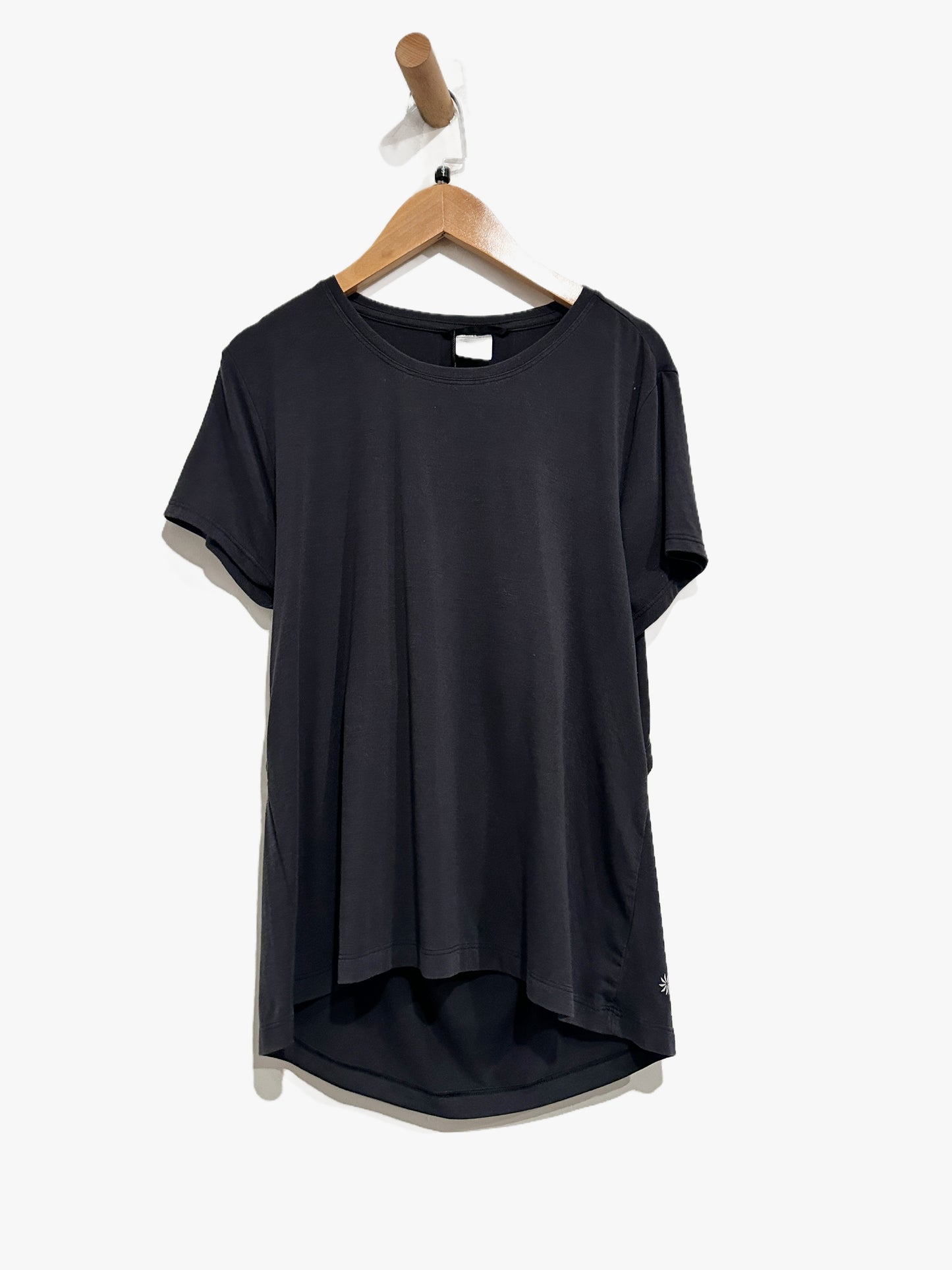Athleta Air Out Cinch Tee in Black - Small