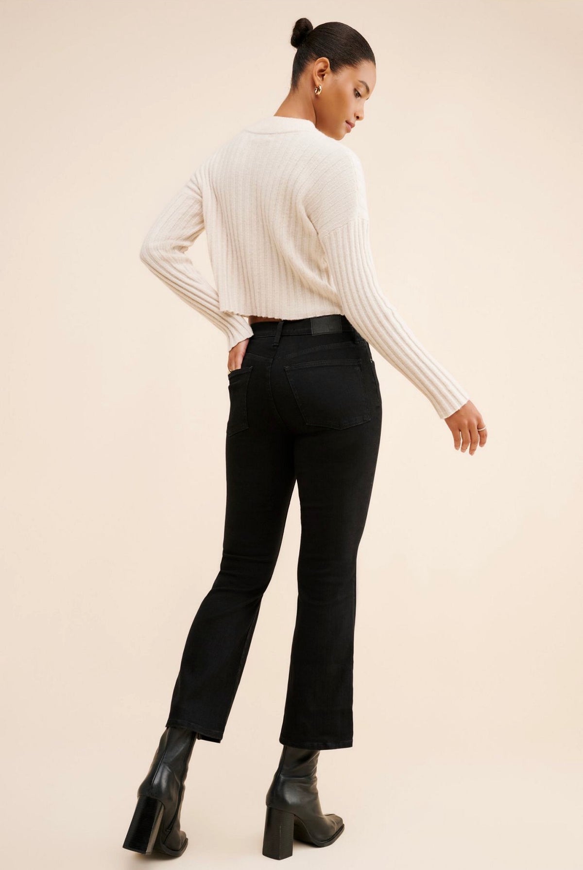 Madewell Black Mid-Rise Kickout Crop Jeans - 33