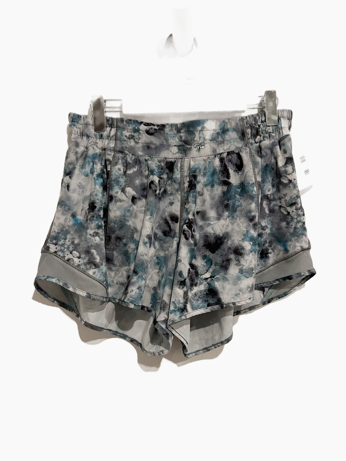 Lululemon Hotty Hot Low Rise Short 4" in Kaleidofloral Multi/Blue Cast - 8