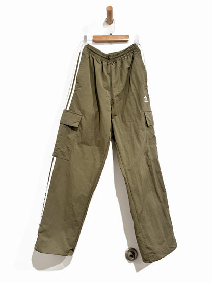 Adidas Adicolor 3-Stripes Cargo Pants in Green - Small