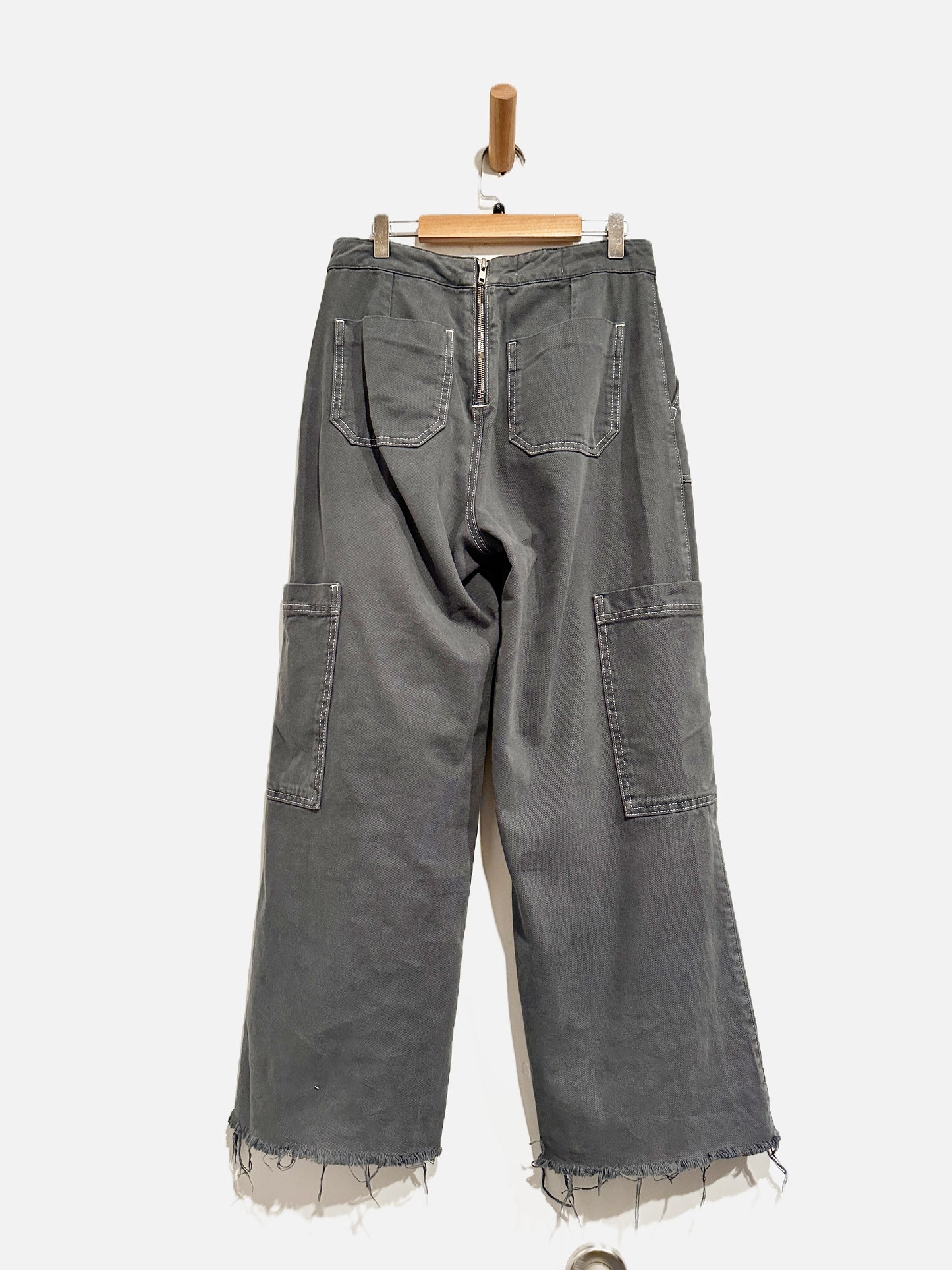 Urban Outfitters Gray Cargo Jeans - Small