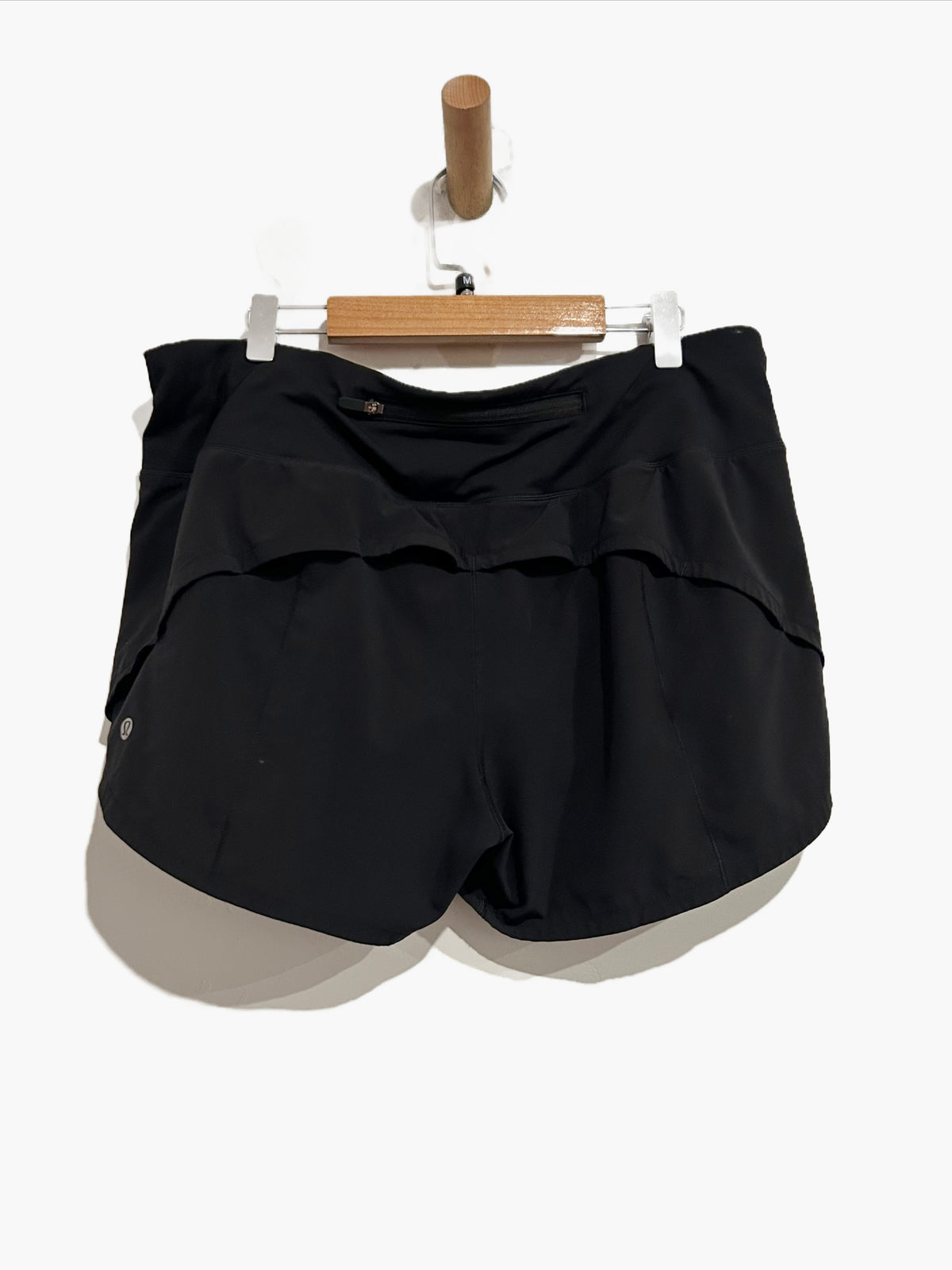 Lululemon Speed Up Short Long 4" in Black - 10
