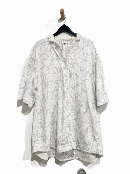 Madewell White and Gray Printed Oversized Button Down - Medium