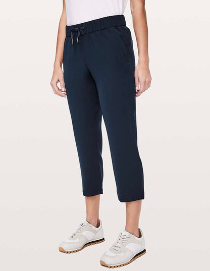 Lululemon On The Fly Crop *Woven 23"
In True Navy - 4