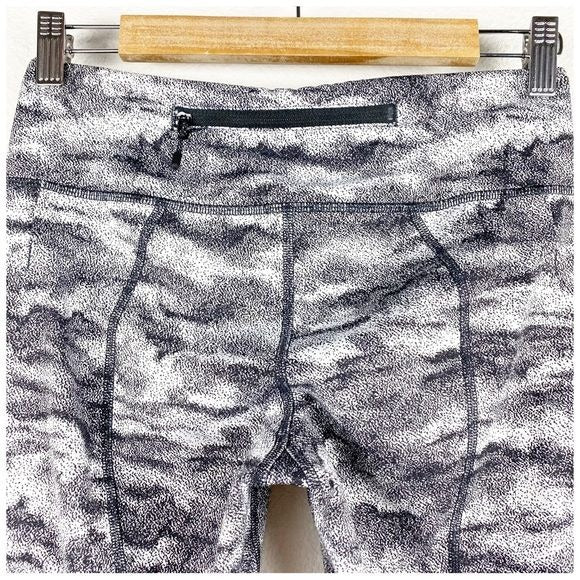 Lululemon Pace Rival Capris Size 6 Power Luxtreme Hazy Days Black White / Black