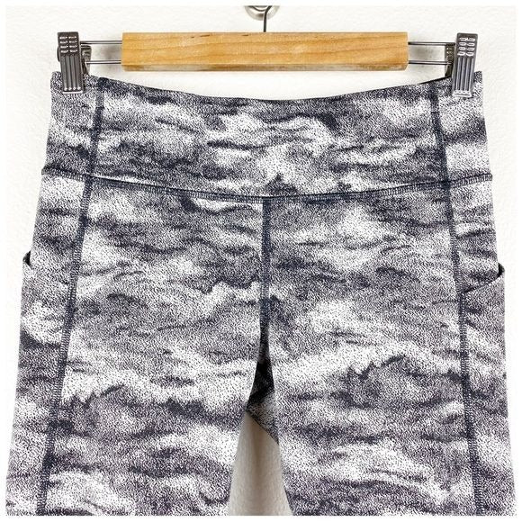 Lululemon Pace Rival Capris Size 6 Power Luxtreme Hazy Days Black White / Black