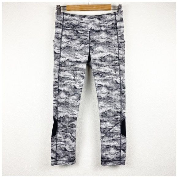 Lululemon Pace Rival Capris Size 6 Power Luxtreme Hazy Days Black White / Black