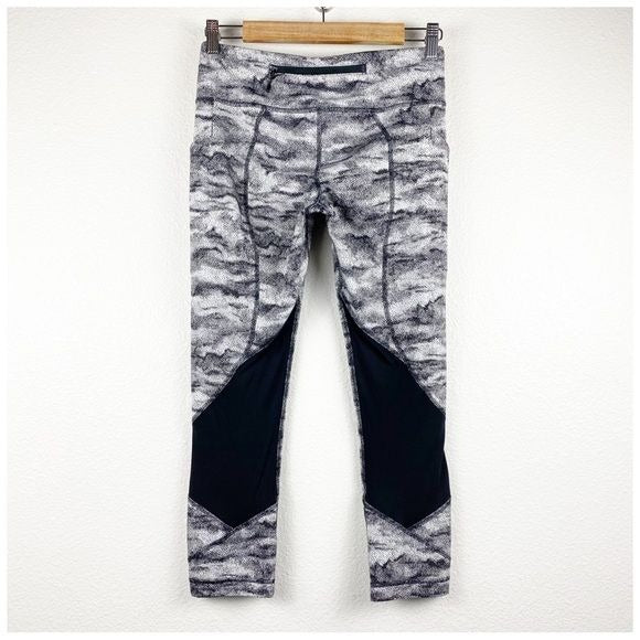 Lululemon Pace Rival Capris Size 6 Power Luxtreme Hazy Days Black White / Black