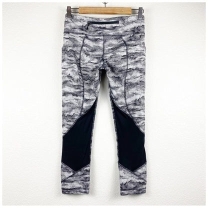Lululemon Pace Rival Capris Size 6 Power Luxtreme Hazy Days Black White / Black