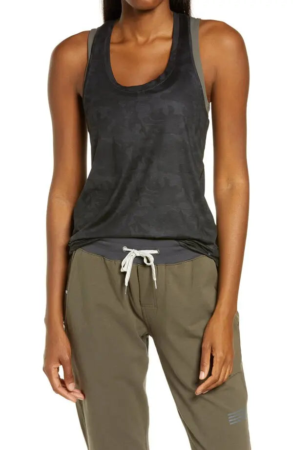 Vuori Lux Performance Tank in Black Camo - Medium