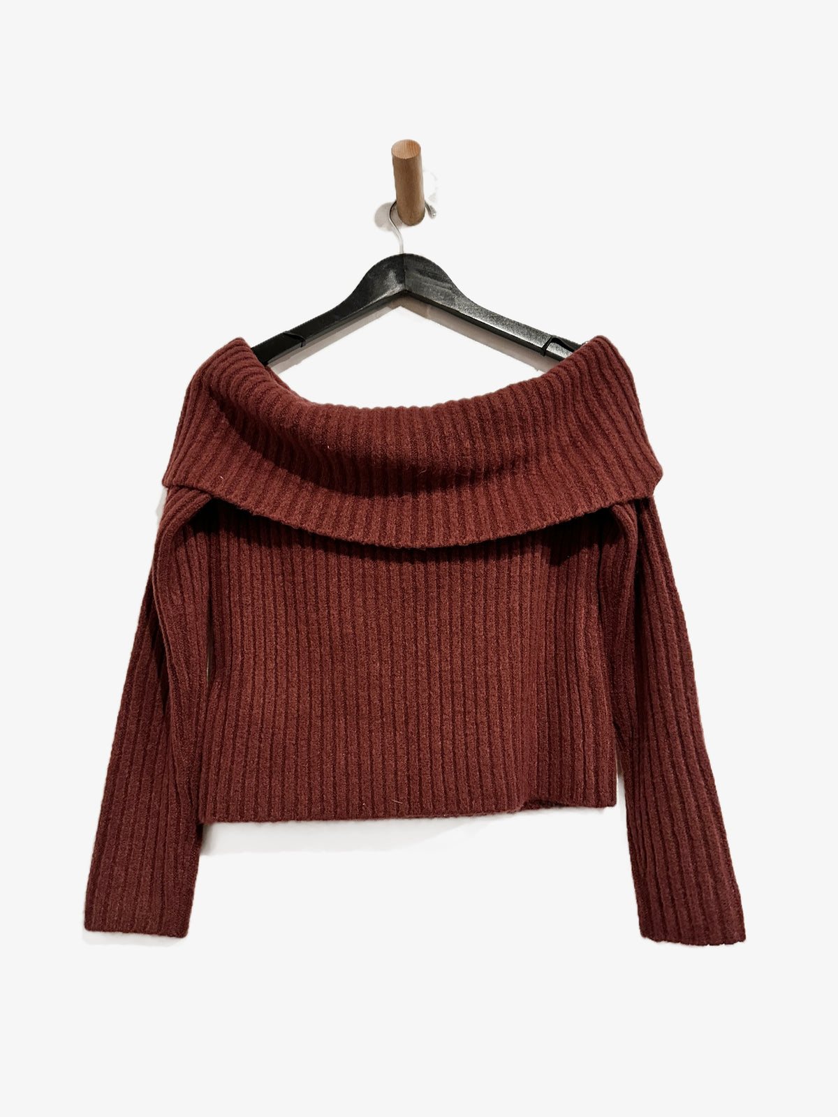 Abercrombie & Fitch Ribbed Foldover Off-The-Shoulder Sweater in Red Wine - Small