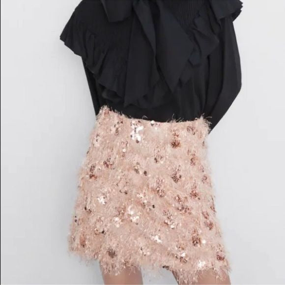 Zara Blogger’s Favorite Pink Sequin Feather Mini Skirt Size Medium