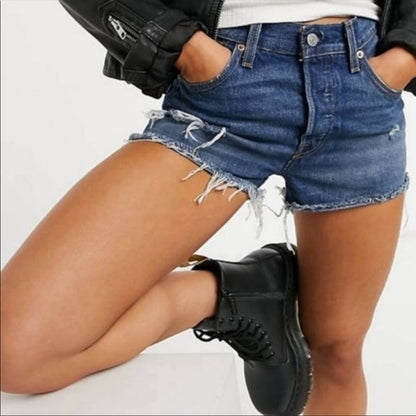 Levi’s NWT 501 Cut Off Distressed Denim Shorts in Silver Lake Size 25