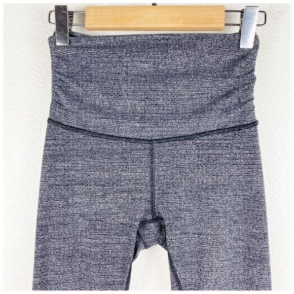 Lululemon Still Mind Tight 28" Interlink Ice Grey Black Size 2