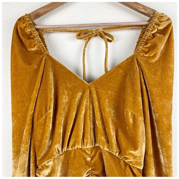 MinkPink NWT Meknes Gold Velvet Ruched Mini Dress Size Medium