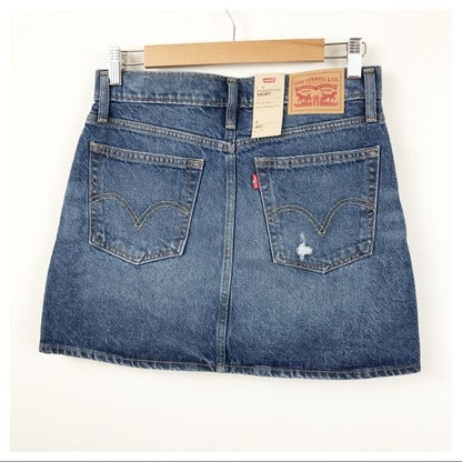 Levi's NWT Deconstructed Skirt in Medium Wash Size 27