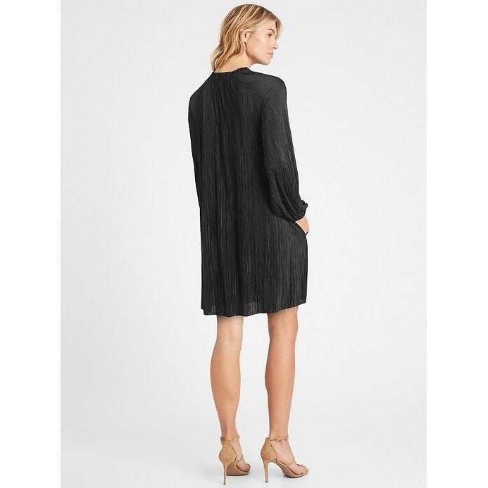 Banana Republic NWT Plisse Swing Dress in Black - Small