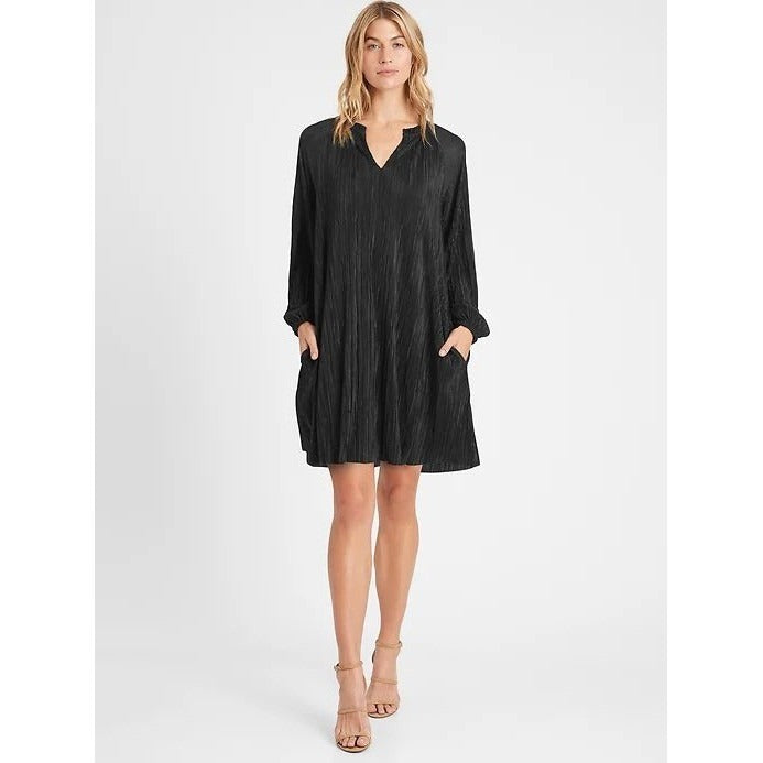 Banana Republic NWT Plisse Swing Dress in Black - Small